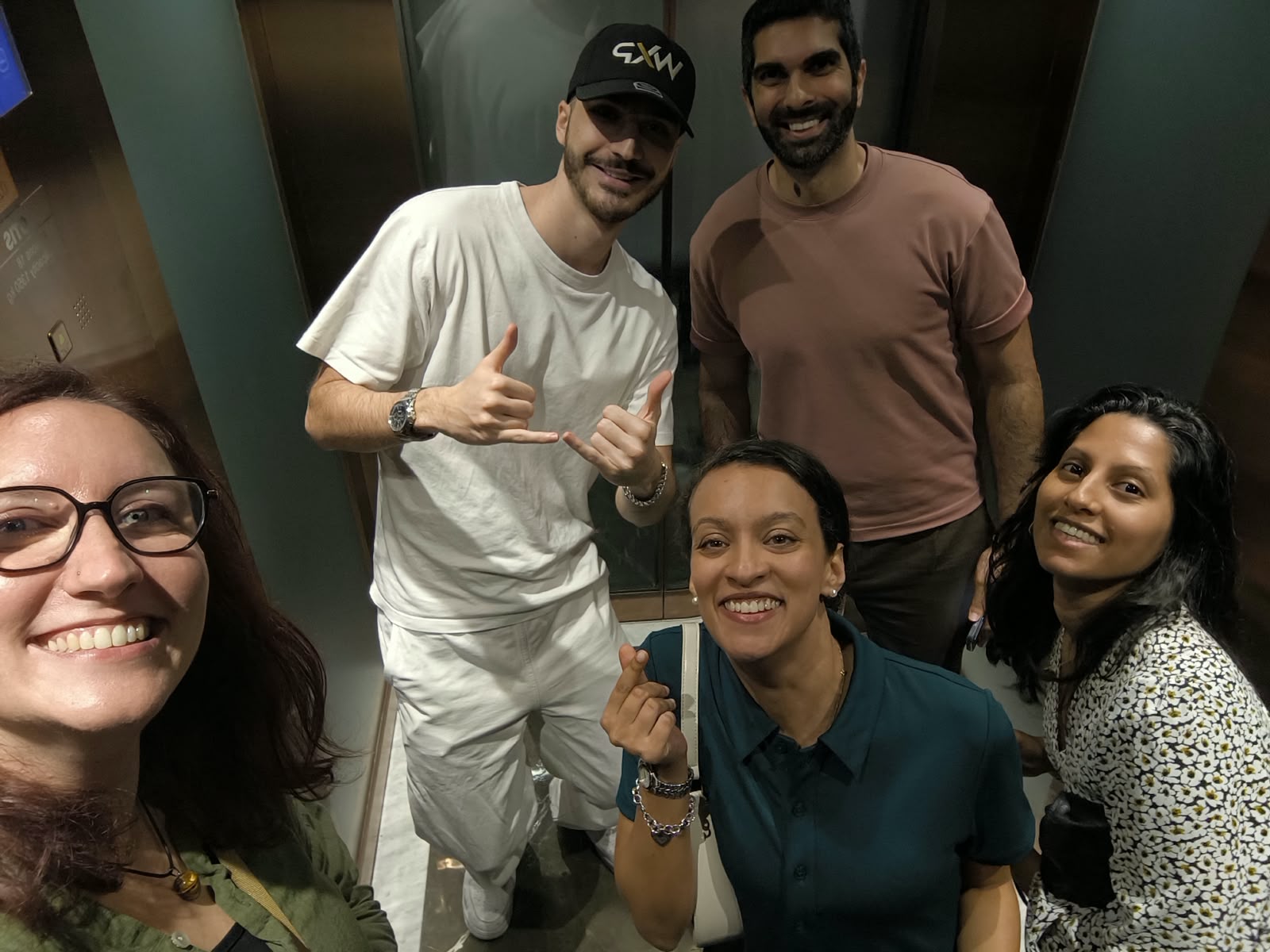 WorldXpat members smiling together after a meetup